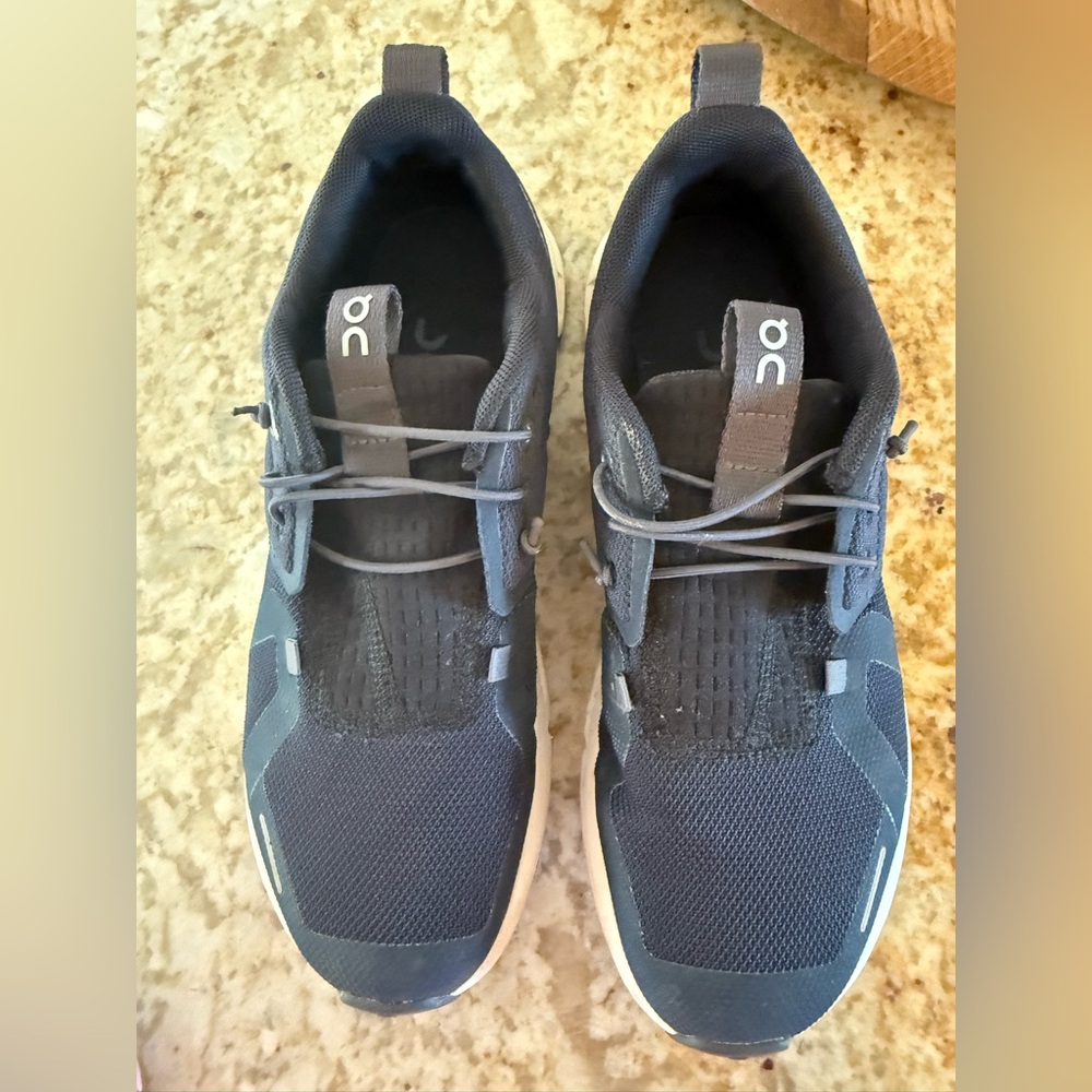 On Cloud Boys Running Shoes - Size 4 Big Kids